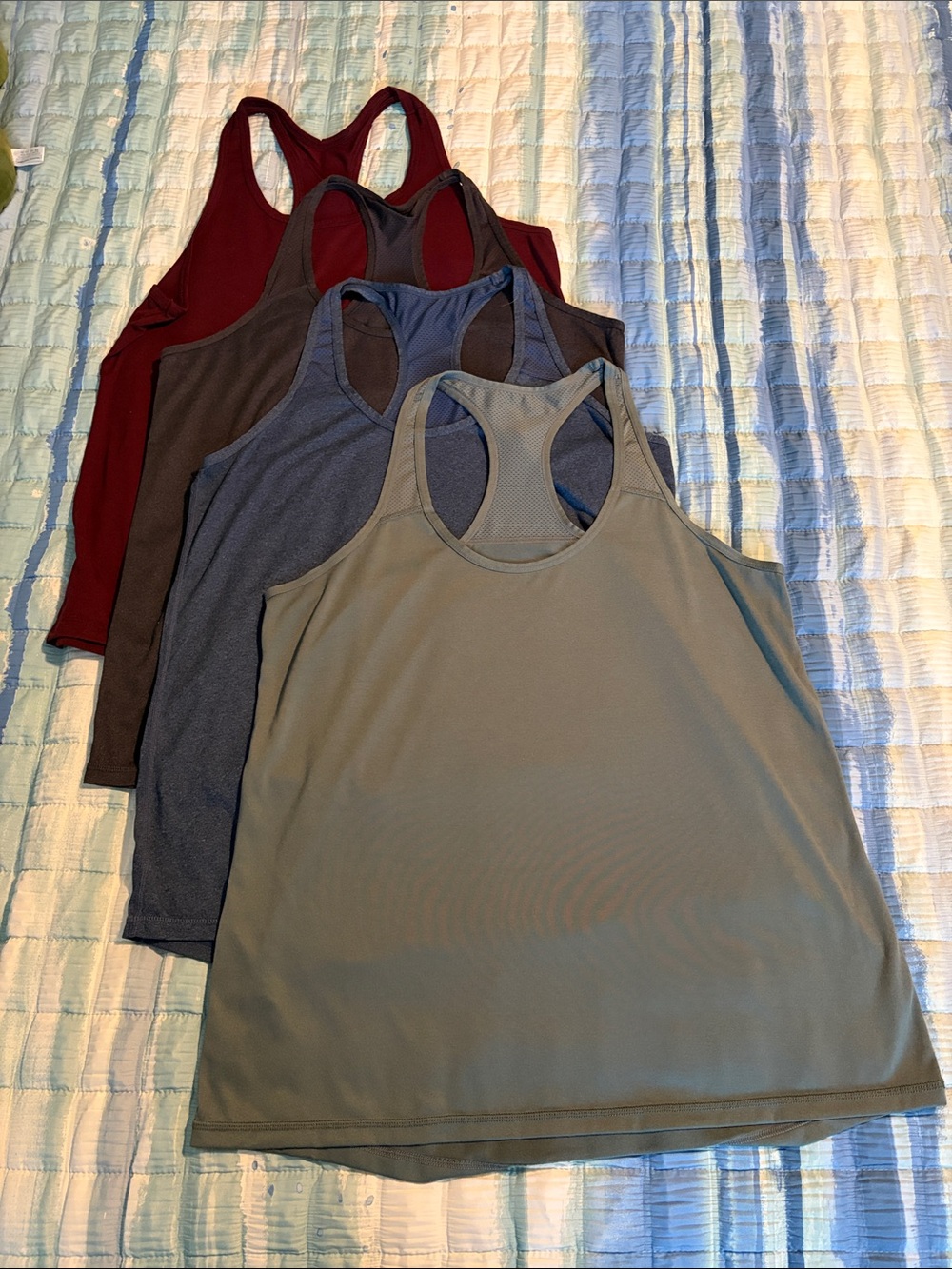 Old Navy Active Women’s Large Racerback Workout Tank Tops Lot of 4